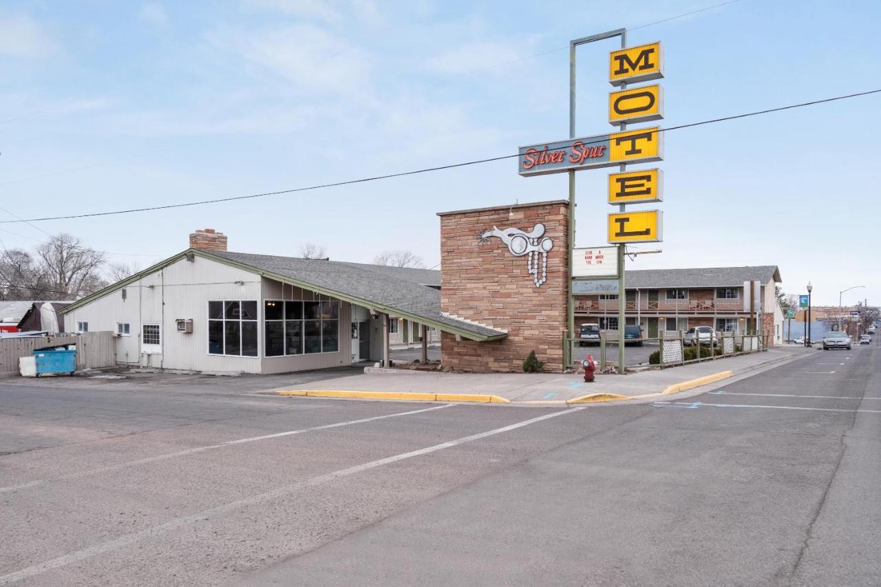 Oyo Silver Spur Burns Hwy 20 Exterior photo